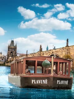 Charles Bridge River Boat Cruise & Guided Walk