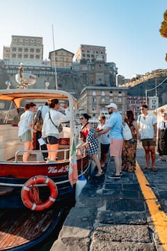 La Costiera amalfitana da Sorrento con un marinaio del luogo