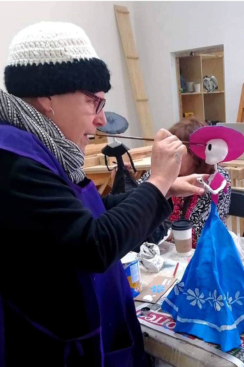 Paint a paper mâché Catrina with craft teacher