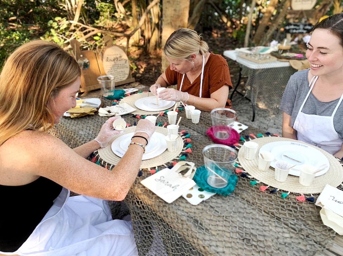 Craft unique Resin jewelry on beautiful Lido beach