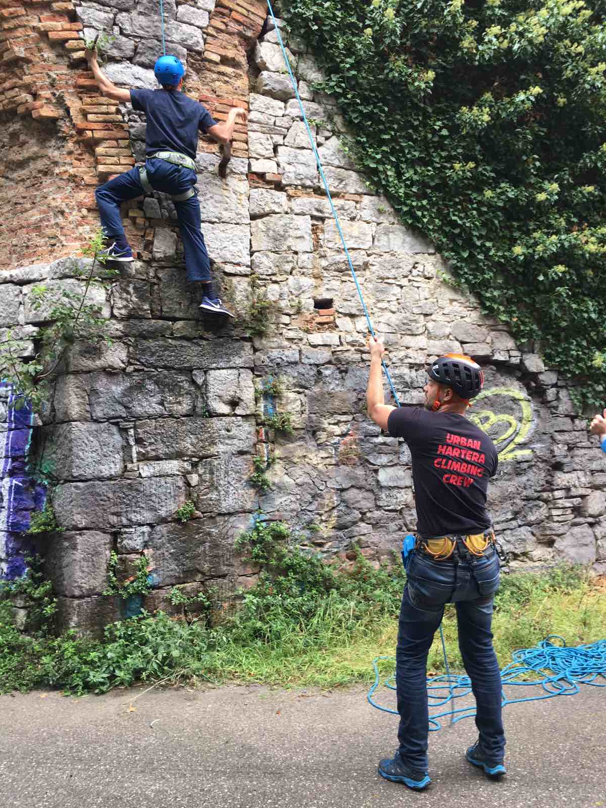 登山家と一緒に廃工場を登ろう