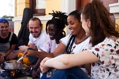 Experiencia de cuentacuentos y comida africana