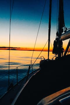 Excursión privada en barco con champán y botana