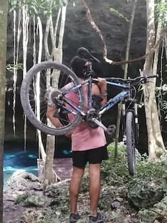 Paseo en bicicleta a un cenote escondido en la selva