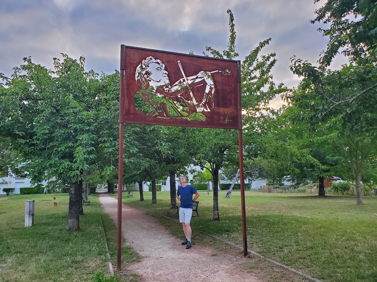 Run scenic trails in Montlouis-sur-Loire