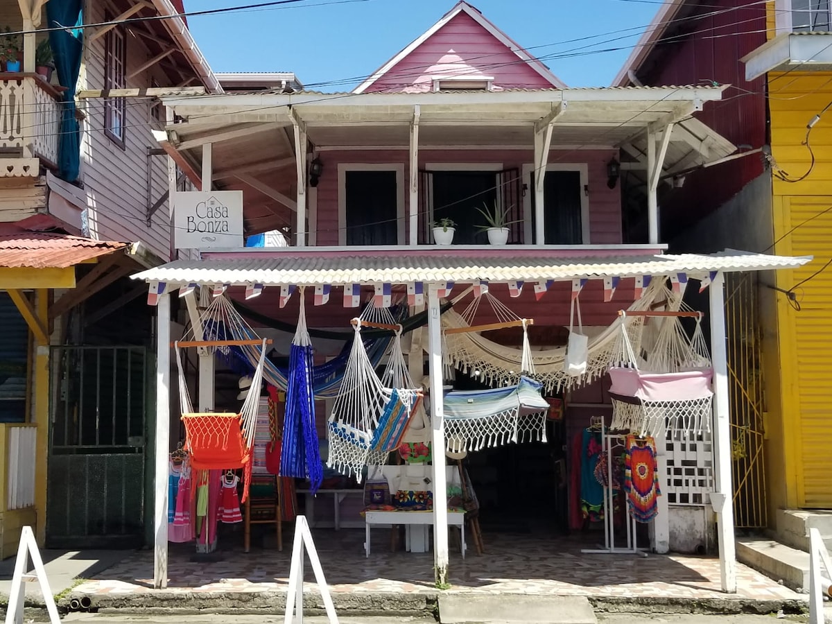 The Delightful Wander:Historical Walking Tour