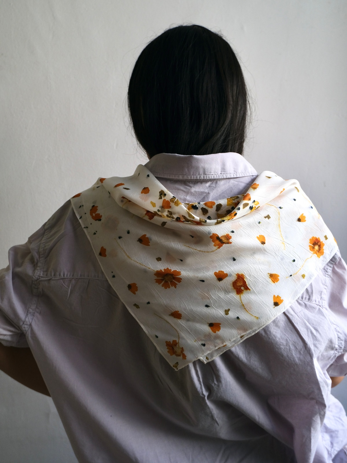Eco-print a Madrileña silk bandana with flowers