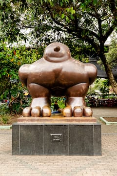 Cable car and walking tour of Medellín's revival
