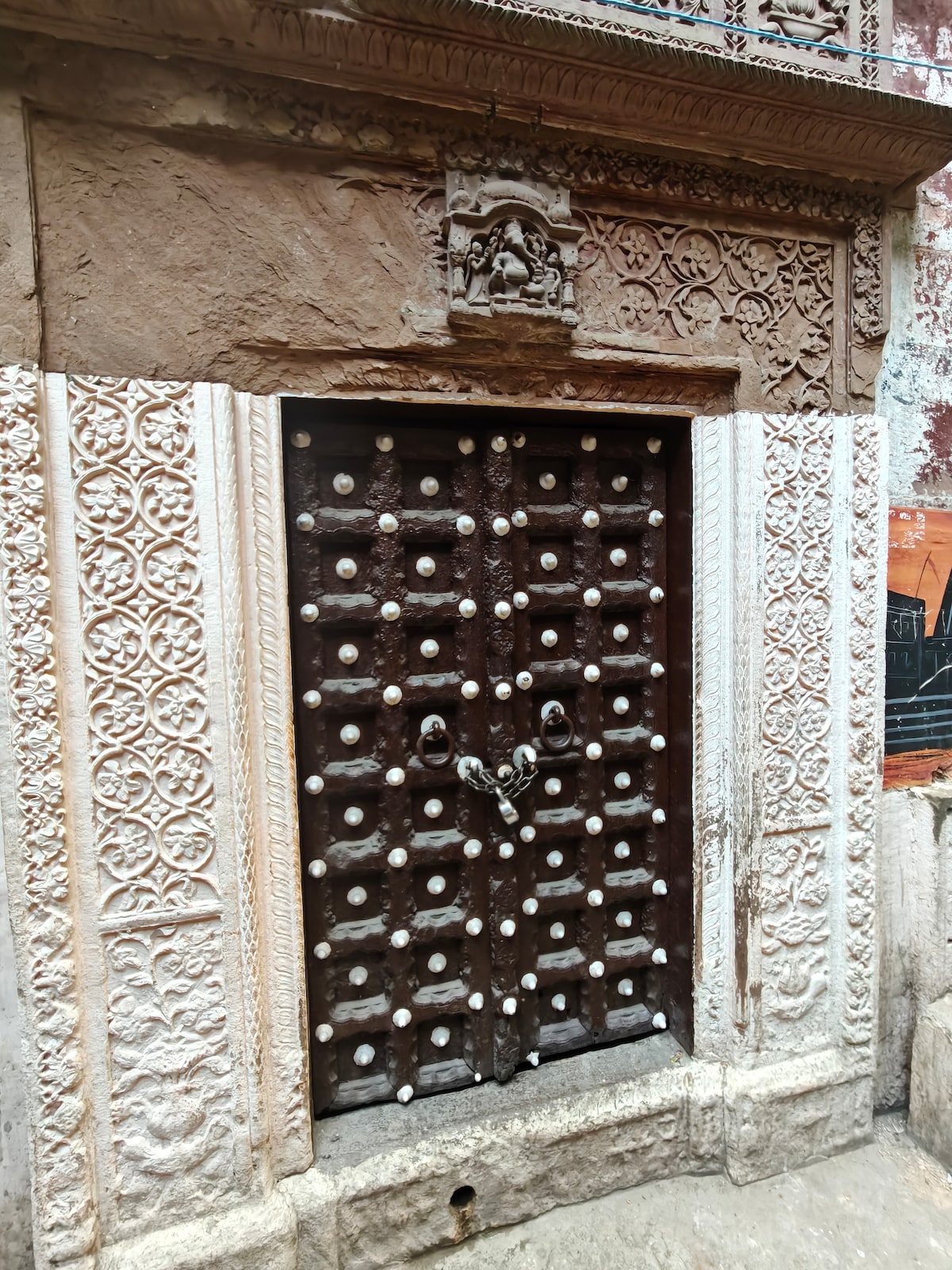 Varanasi Walking Tour with Monu