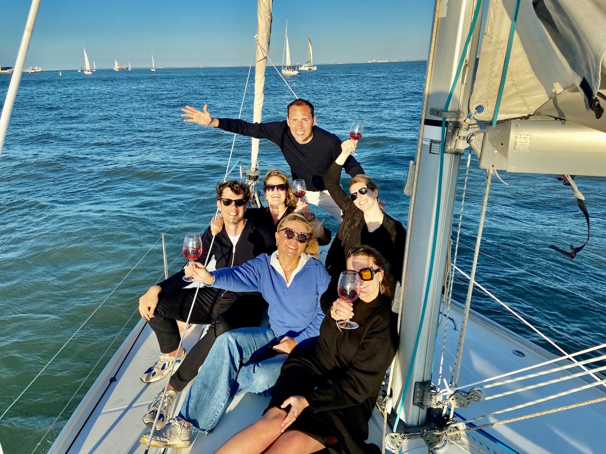 Discover Lisbon aboard a sailboat - MagicSail