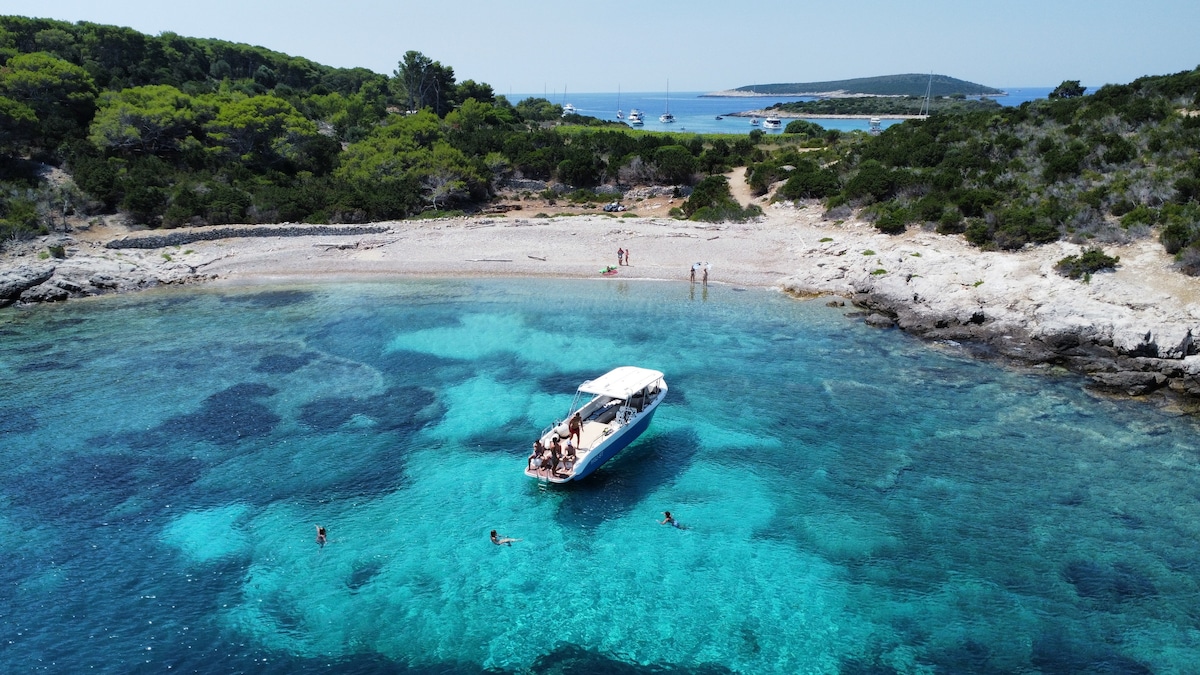 לגלות את Blue Cave, Vis, Lagoon, Hvar & Brač