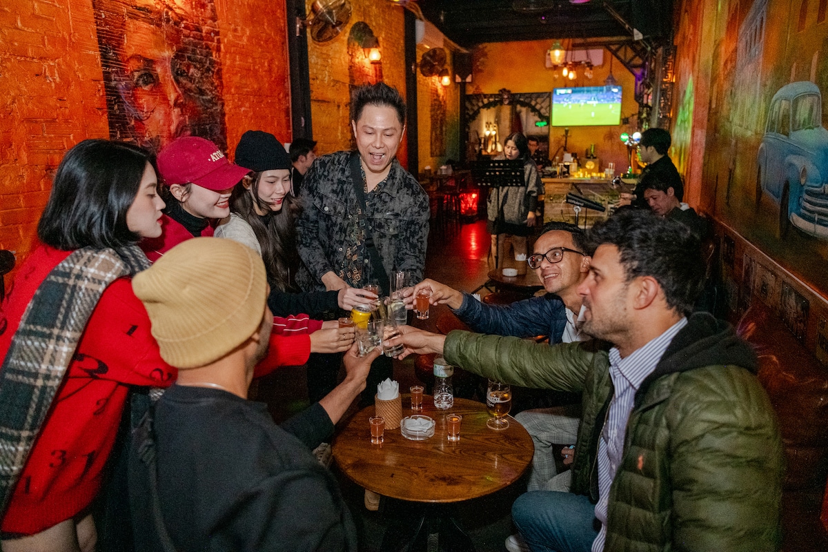 Pub crawl party & Hanoi nightlife at various bars