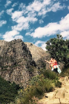 הליכה למפל מים ב-Jonkershoek