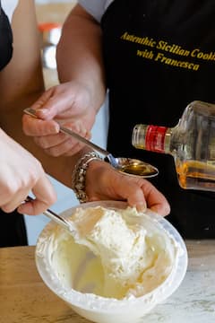 巴勒莫新鲜意大利面和提拉米苏