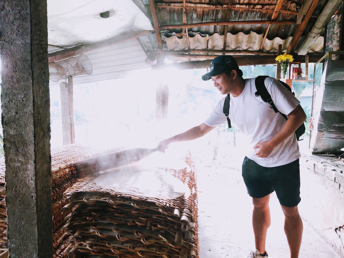 Explore Cai Rang Floating Market and Canals