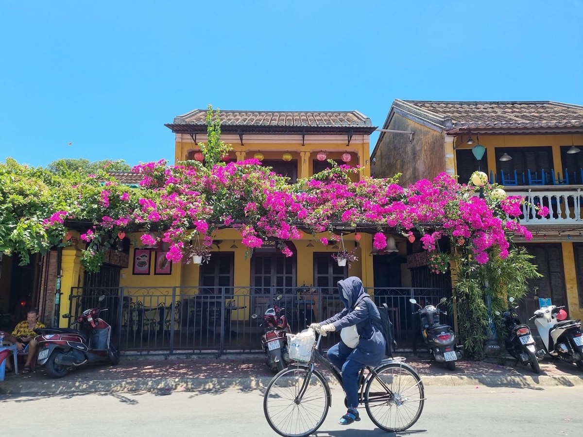 Spaziere durch die Altstadt von Hội An und probiere lokale Gerichte