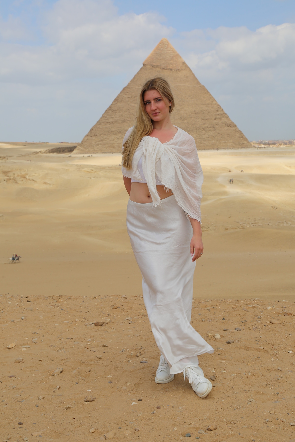 Capture photos of pyramids and sphinx
