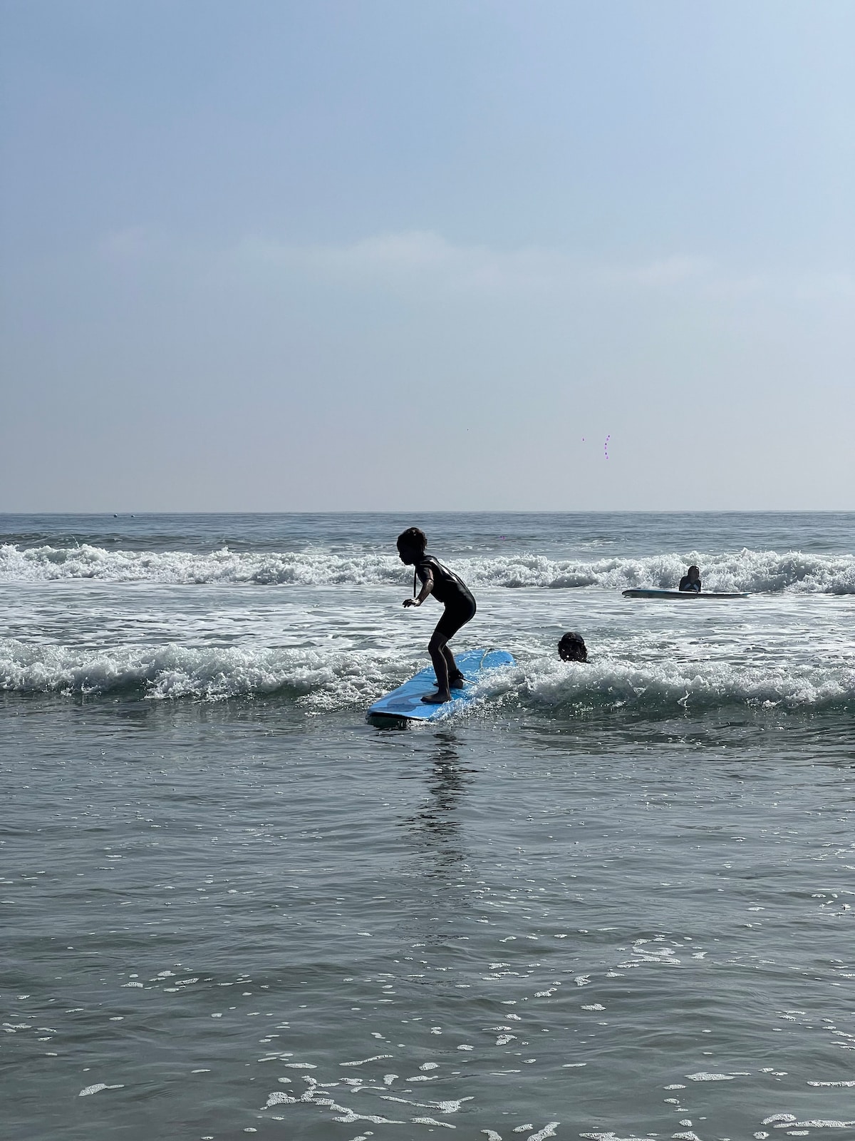 Apprenez à surfer avec le cofondateur de Cali Surf School