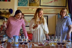 Cata de vinos con un sommelier en un loft de la Seda de Lyon