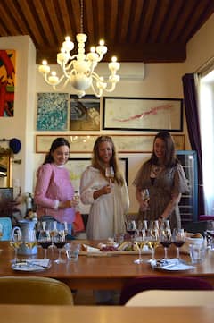 Cata de vinos con un sommelier en un loft de la Seda de Lyon