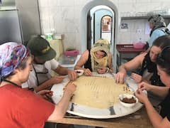 סדנת בישול עם קואופרטיבת הנשים המקומית