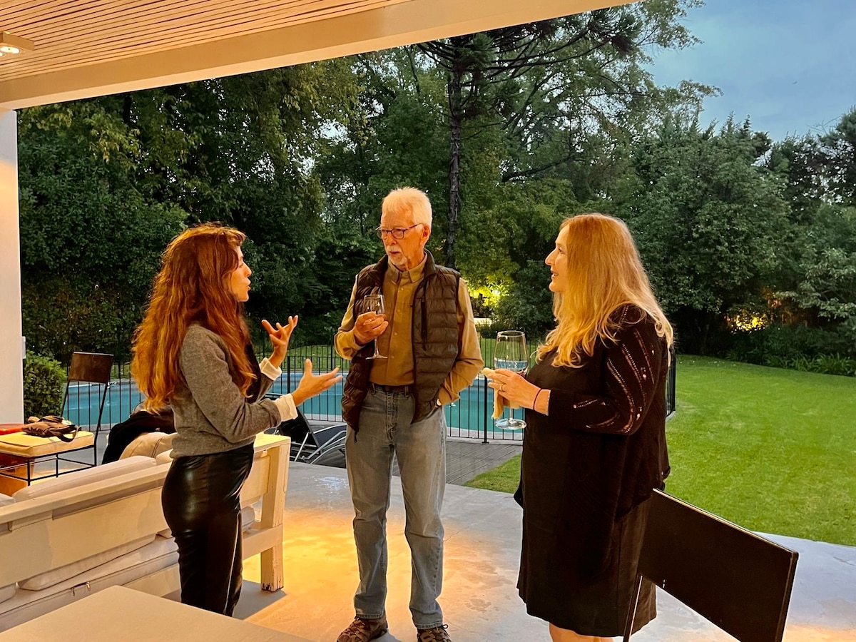 Argentine dinner and live music in family home