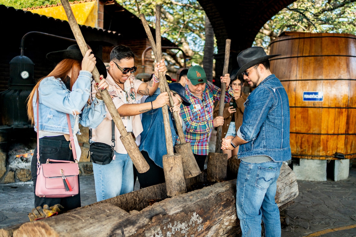 Taste tequila and cantaritos with friends