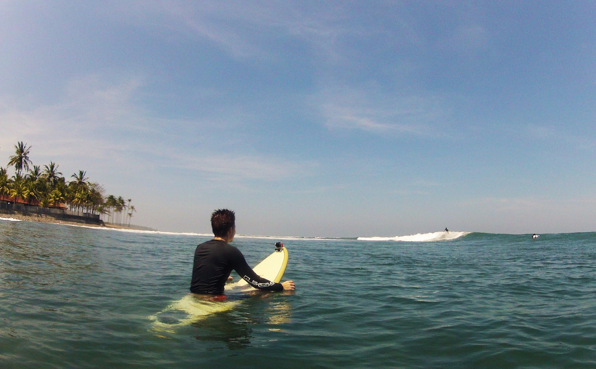 Learn to surf in Medewi