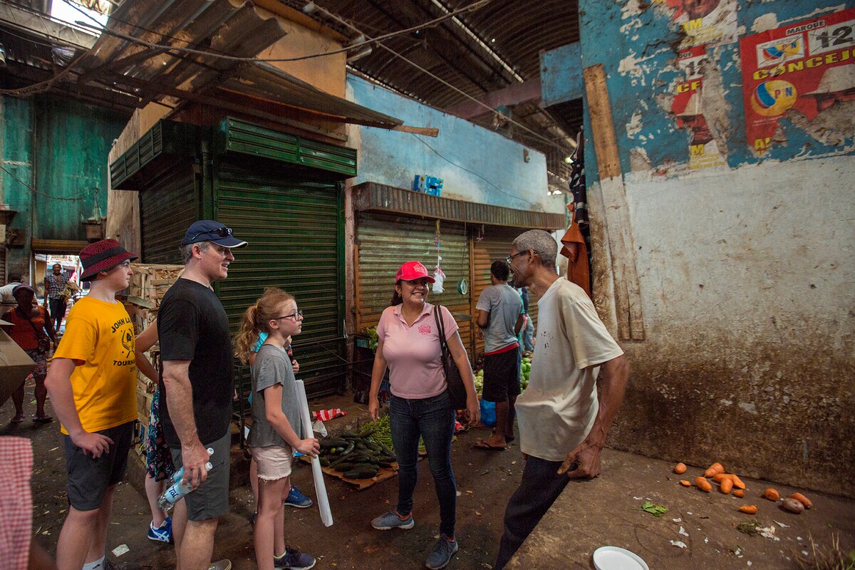 Explore Bazurto market with a local