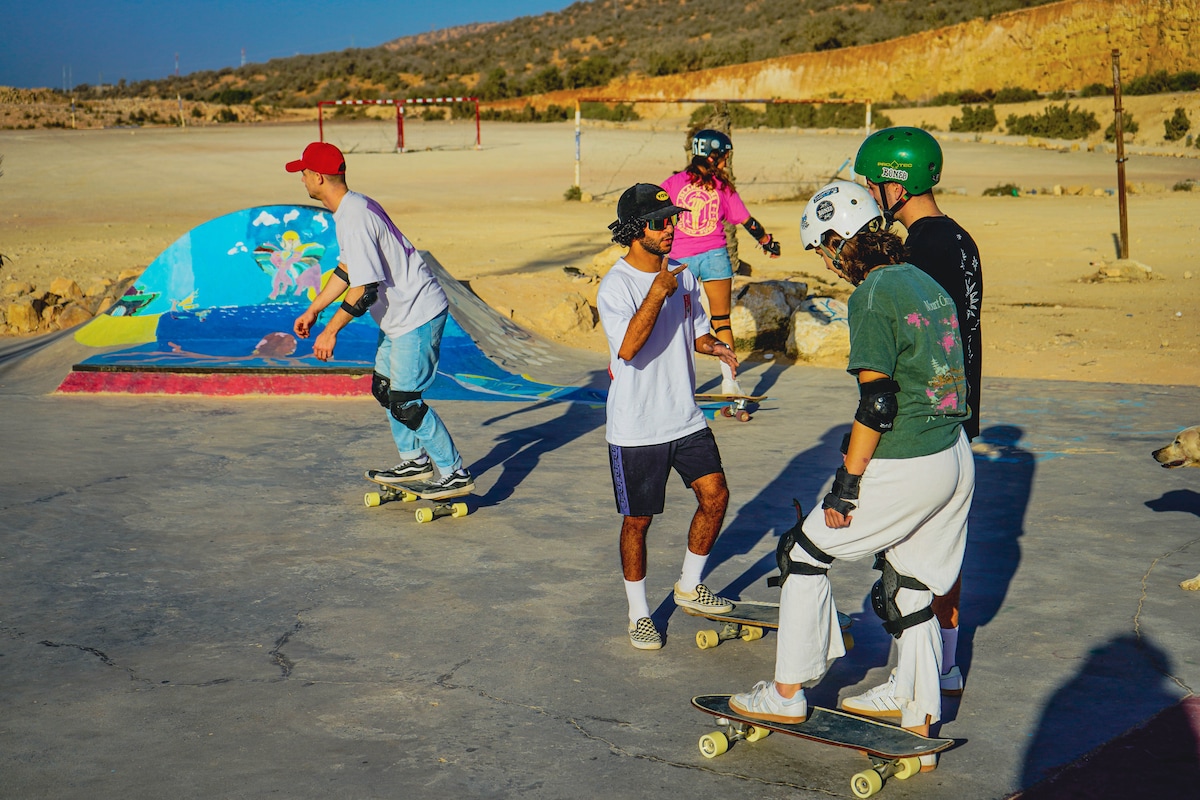 Surf skating coaching 

- lessons for all levels