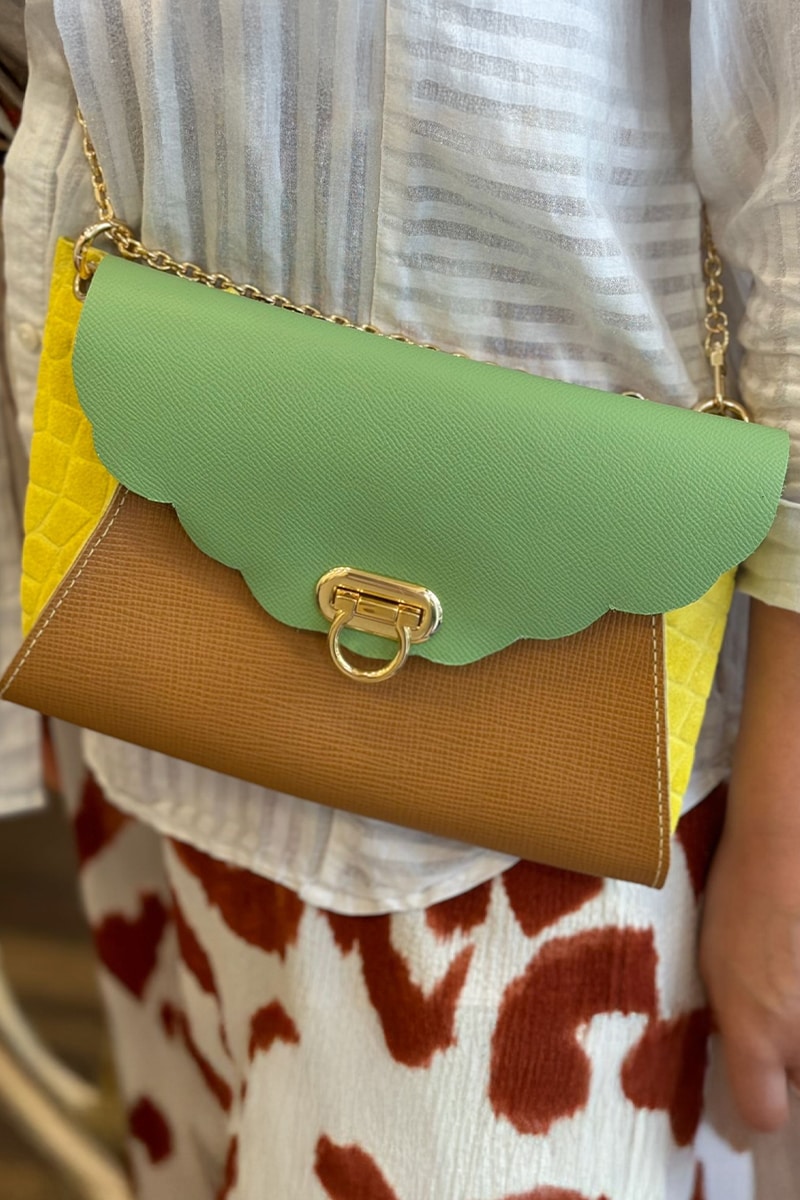 Realize a hand-stitched leather bag