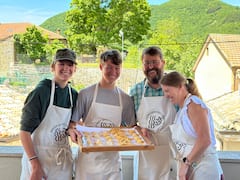 Pasta casera en un tranquilo pueblo medieval