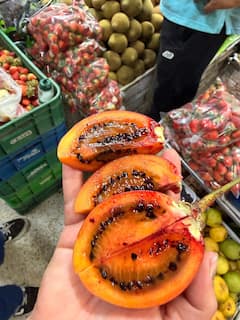 Degustación de frutas exóticas colombianas