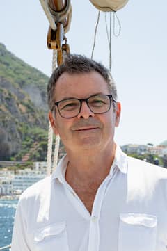En velero de época entre Sorrento y Capri