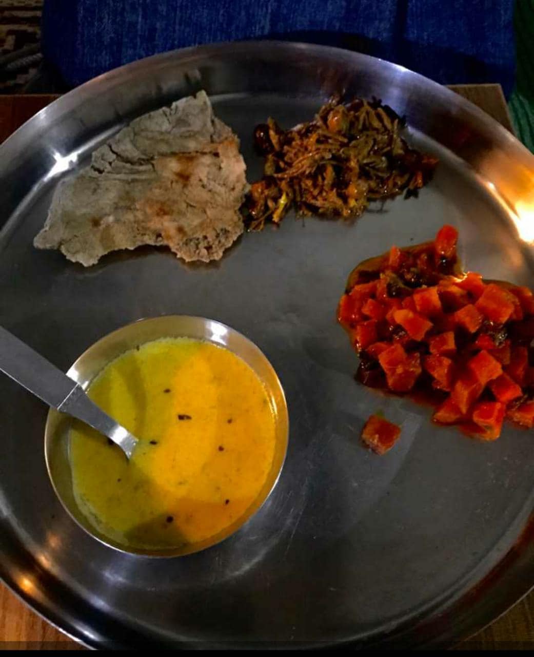 Ride camels in the Thar Desert