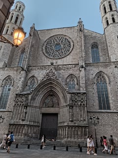 Recorre Barcelona en bicicleta por la noche