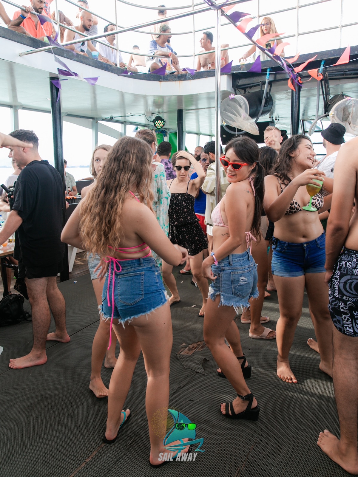 Sail and party on Phukets open sea
