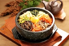 在得克萨斯州普莱诺烹饪正宗韩国菜肴