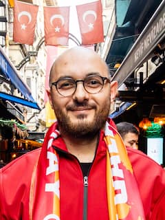Siente la emoción del fútbol de Estambul
