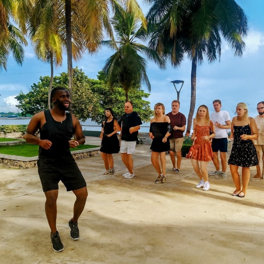 Bachata and merengue classes by the sea