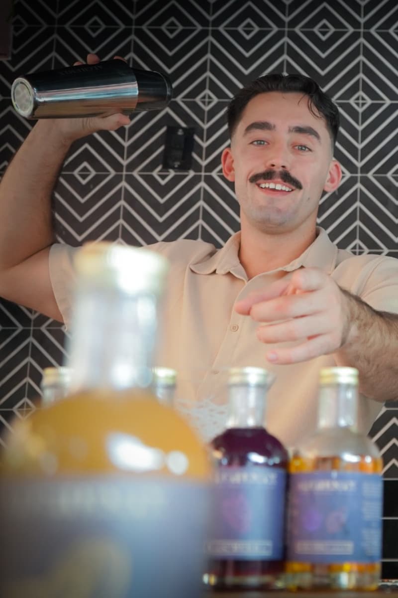 Histoire et dégustation au soleil : atelier cocktails