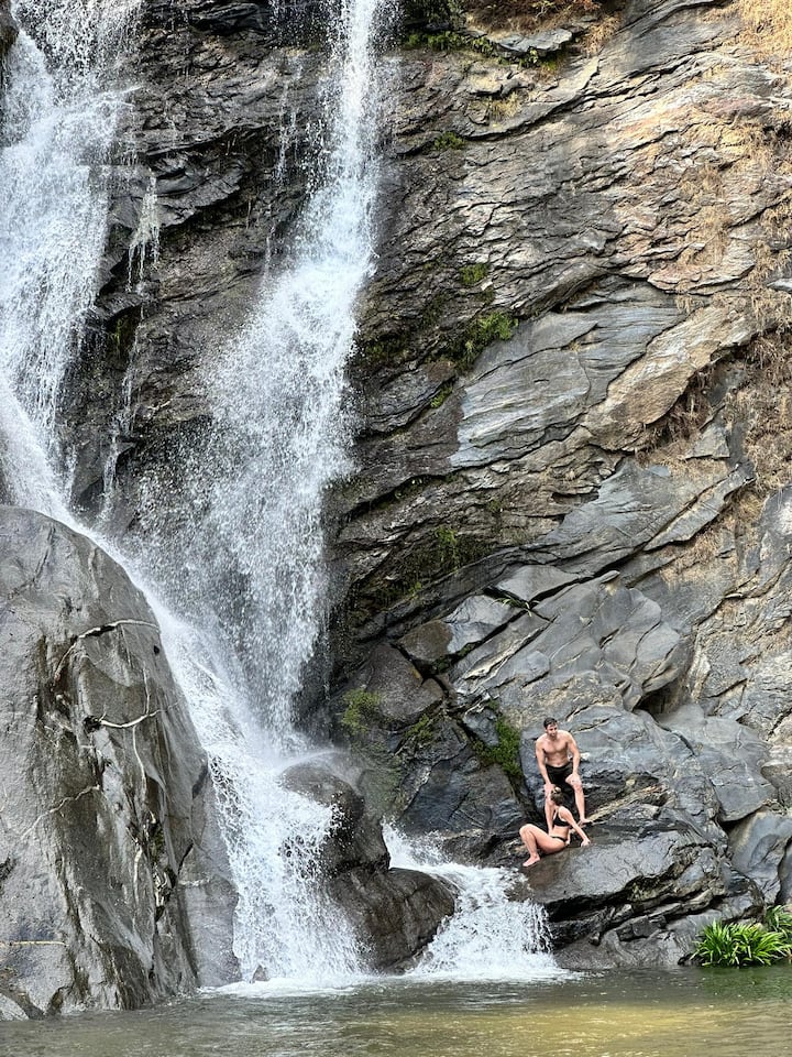 Авантура во џунгла со зиплајн и водопад