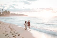 Sesión de fotos en una playa secreta y un jardín de Hawái