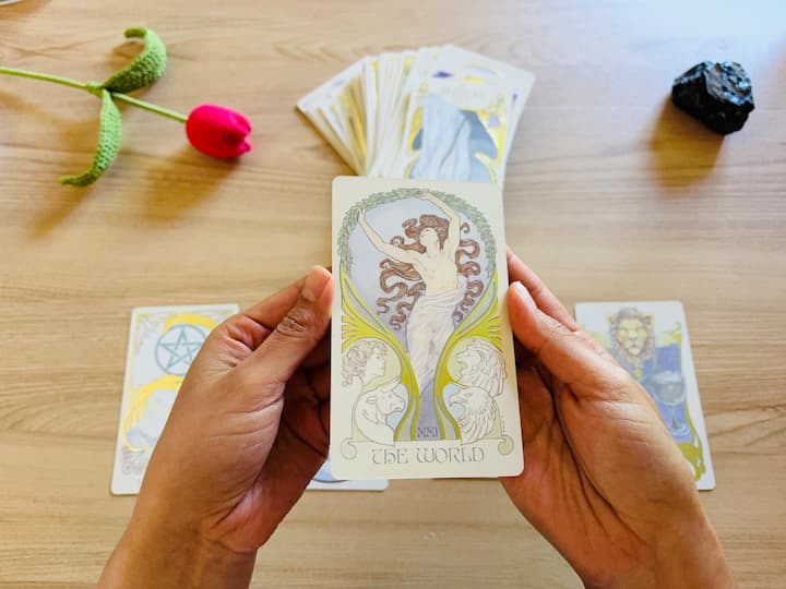 Погледнете на света по нов начин с гадаене на карти Таро в Мексико Сити