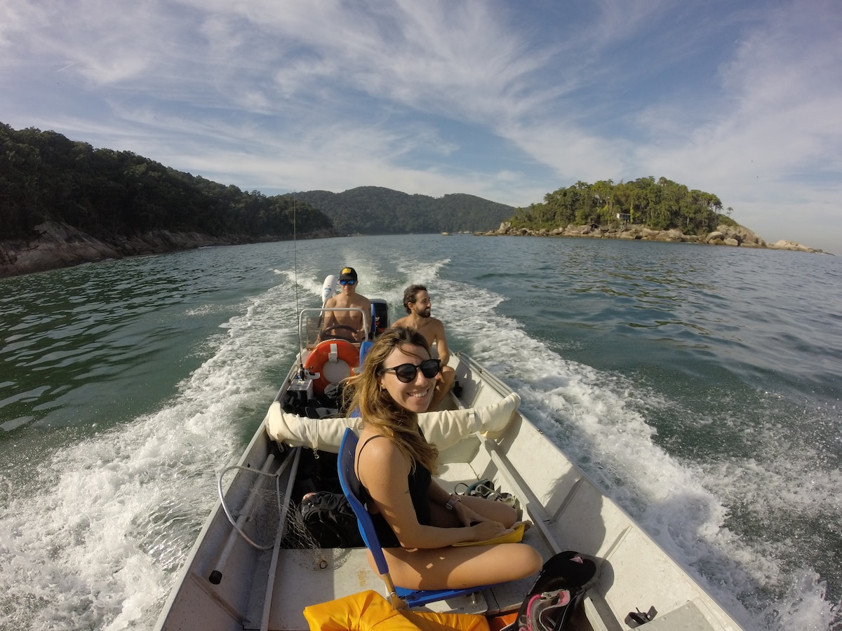 Découvrez les plus belles plages de Guarujá en bateau