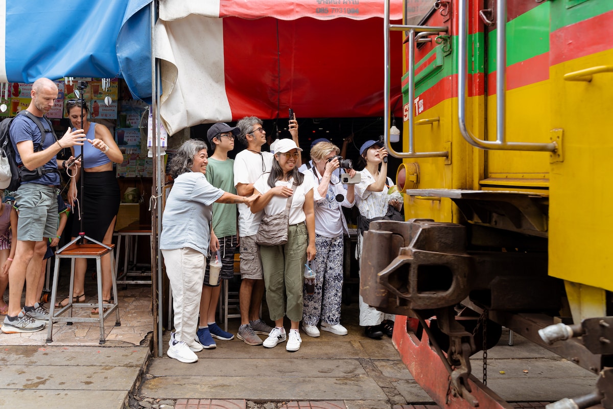 Train Market-Floating Market and Thai history