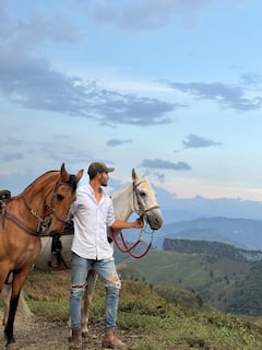 Scenic horseback riding in the Medellín mountains