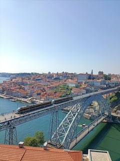 Paseo en el escarabajo de Peter por Oporto