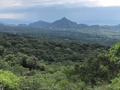 骑自行车穿越火山和山城前往特波斯特兰