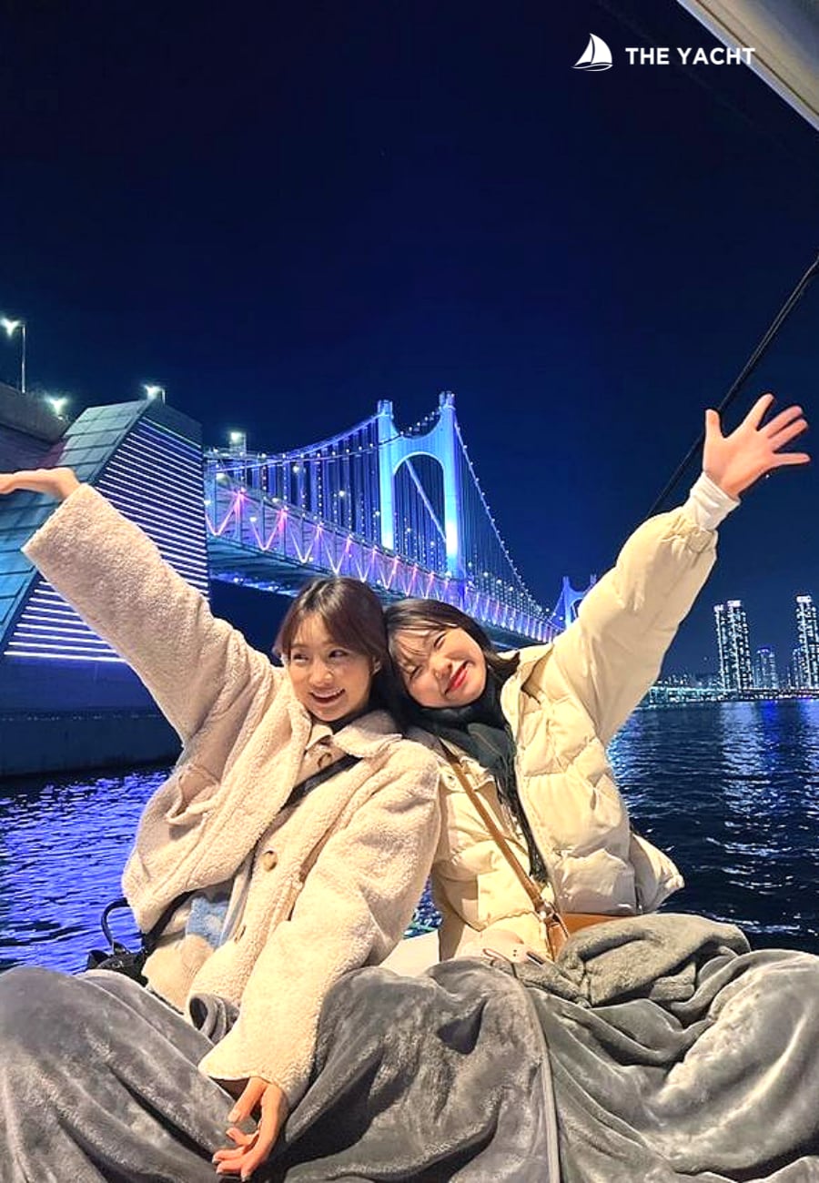 Enjoy a yacht tour in the Busan sea